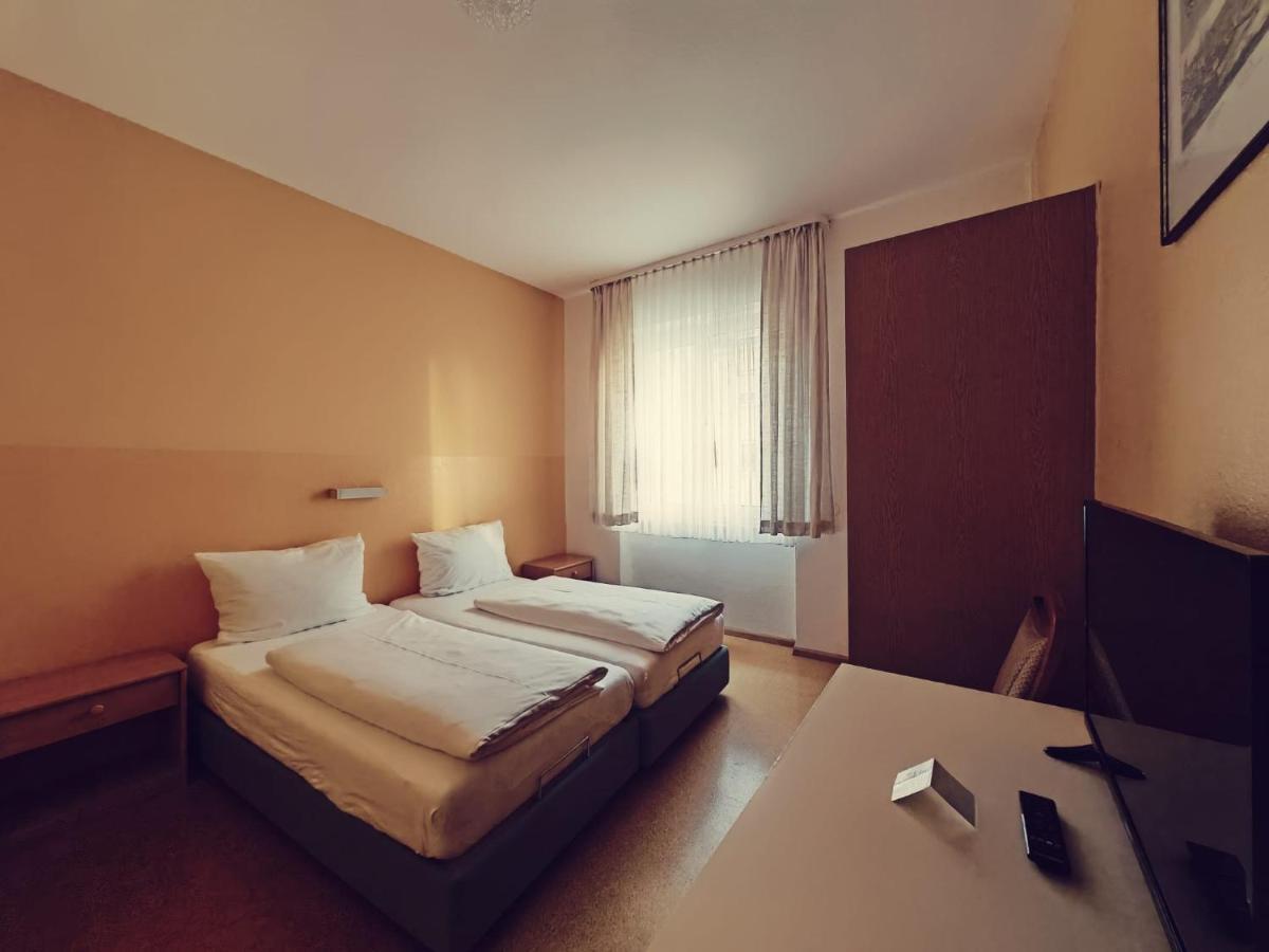 City Hotel Bauer Mit Aufzug With Elevator Nürnberg Eksteriør billede