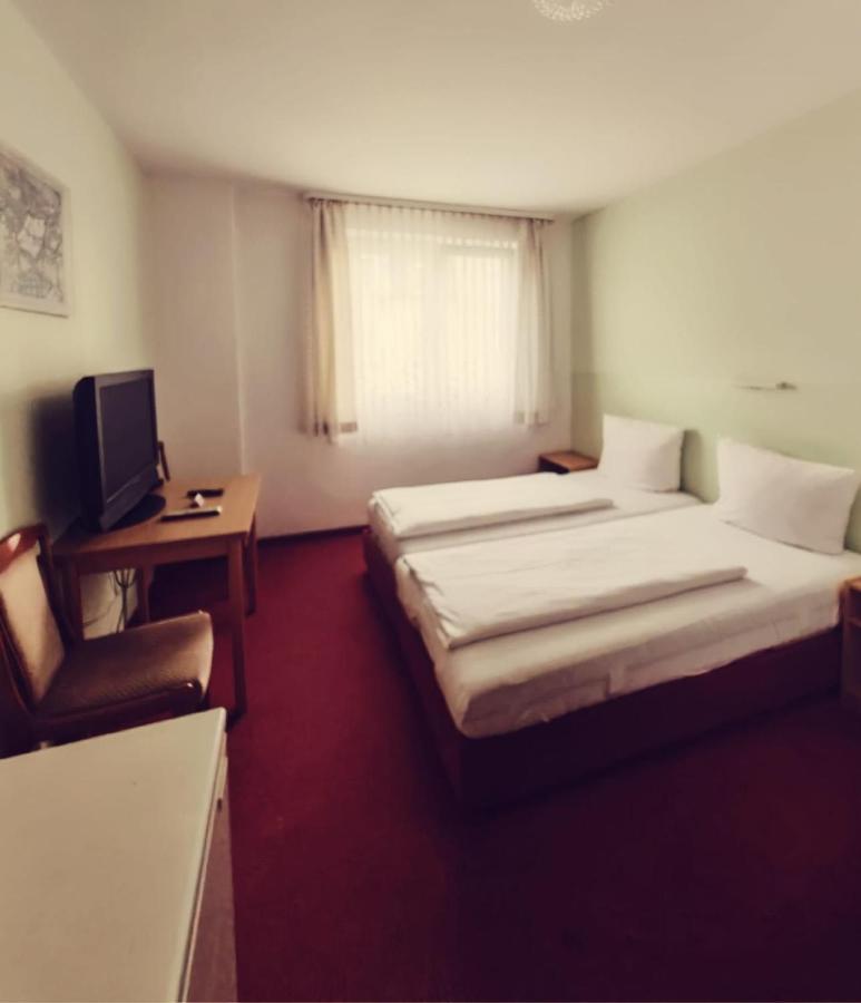 City Hotel Bauer Mit Aufzug With Elevator Nürnberg Eksteriør billede
